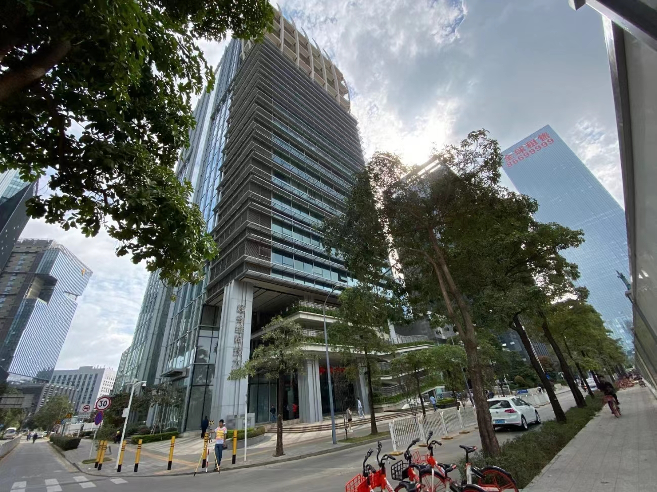 超多维科技大招商中心 办公室招租