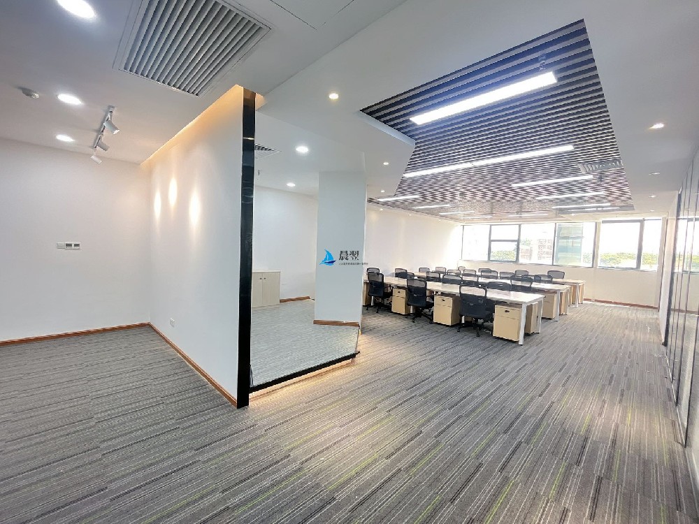 深圳西部硅谷350㎡办公室出租，3 1格局，近地铁口，可办红本租赁凭证